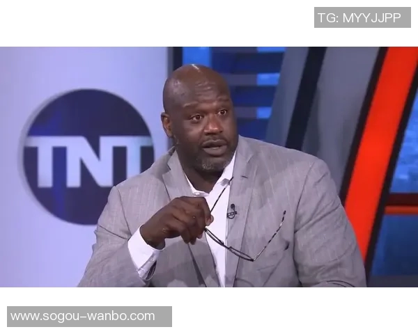 卡梅隆约翰逊膝伤严重痛苦倒地提前退场球迷心疼不已