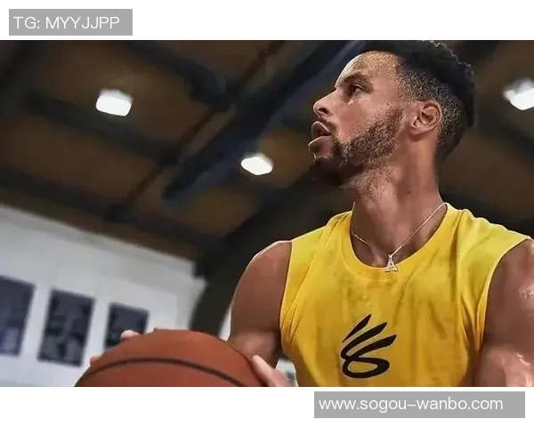 库里中场查看社媒恶评后下半场疯狂发力引发热议